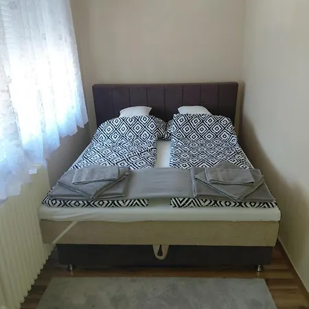 Belvaroshoz Koezeli Lakas Apartment *